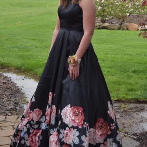 This beautiful dress comes with pockets!